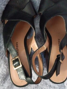 Chinese Laundry Black Leather Slingback Heels